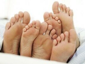 zdrowe stopy po grzybicy między palcami