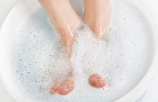 kąpiel stóp w przypadku infekcji grzybiczej